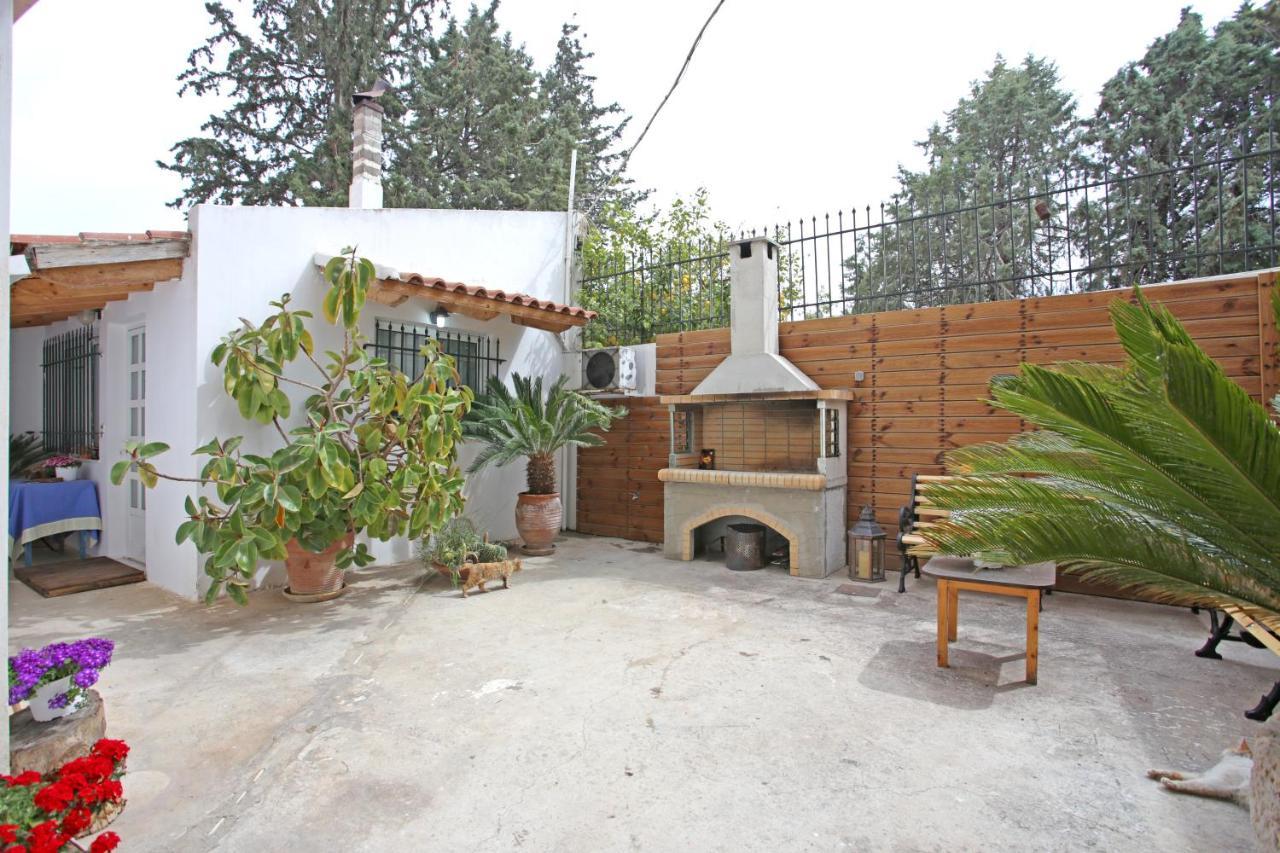 House Near The Athens Airport, Spata. Exterior photo
